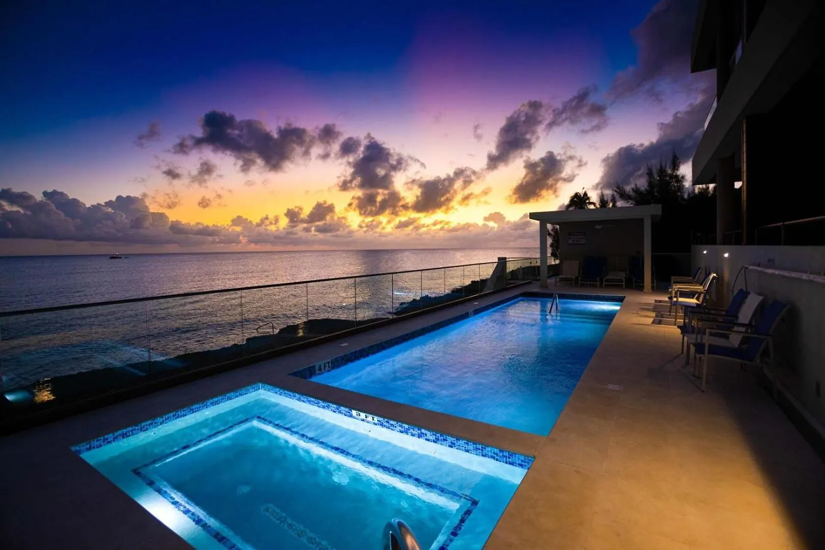 Seadreams 1 - Luxury Condo With Shared Pool, Hot Tub, Rooftop Lounge West Bay